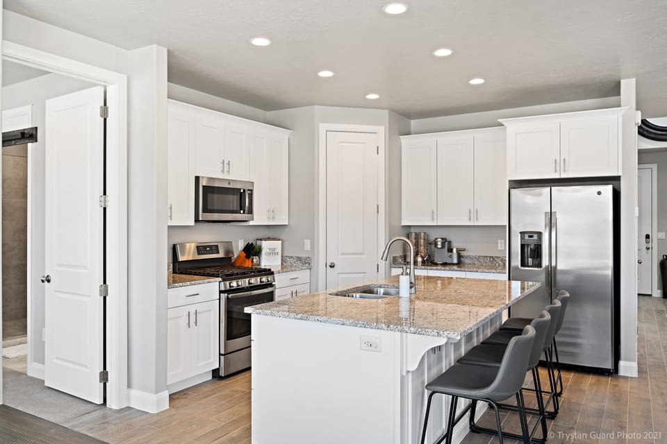 House, 5 Bedrooms | Private kitchen | Fridge, oven, coffee/tea maker, toaster