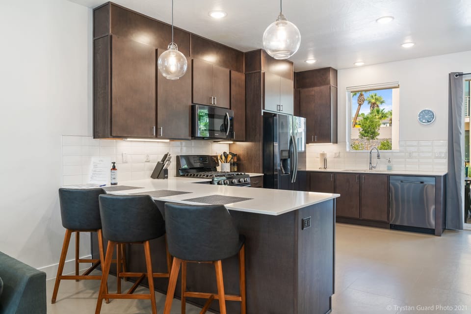 Townhome, 4 Bedrooms | Private kitchen | Fridge, microwave, oven, stovetop