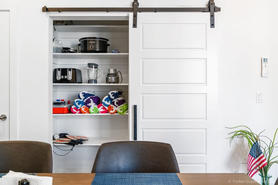 Townhome, 4 Bedrooms | Dining