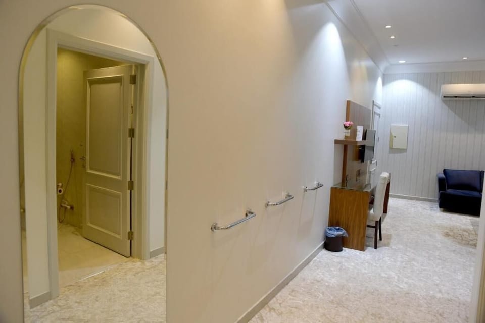 Handrails in hallways