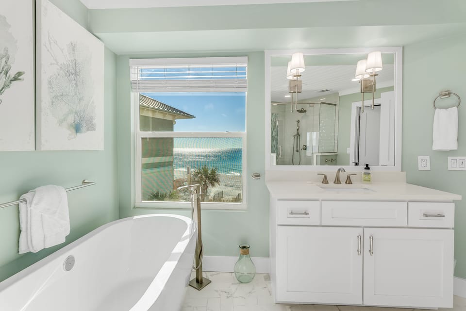 Primary Suite - Tub and Shower