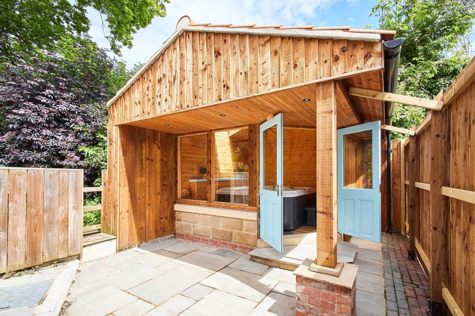 Littlebeck House, Briggswath - Host & Stay