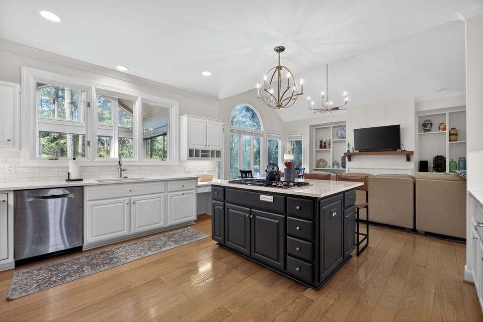 36 Red oak | Massive Kitchen w/ room for the whole family