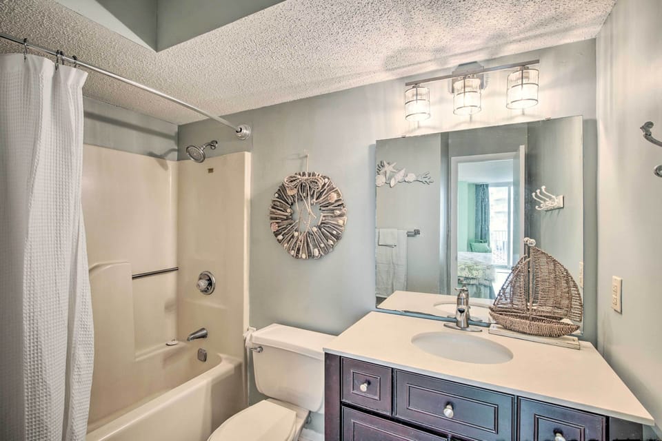 En-Suite Bathroom | Towels Provided | Complimentary Toiletries