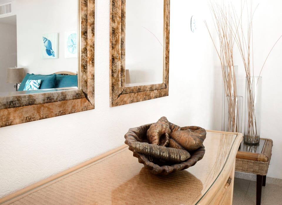 Simple decor to complete this coastal space