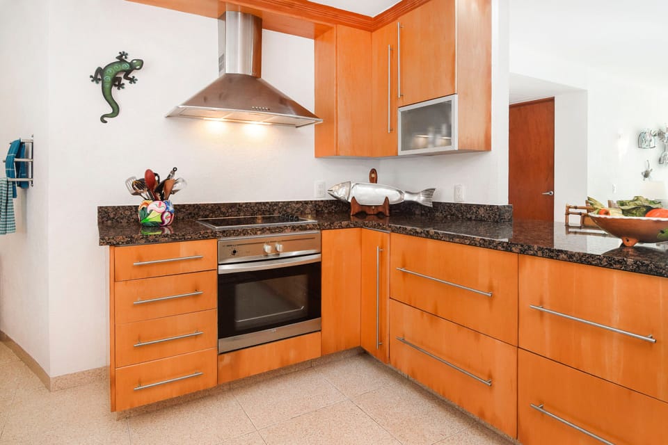 Fully equipped kitchen for convenience when dining in!