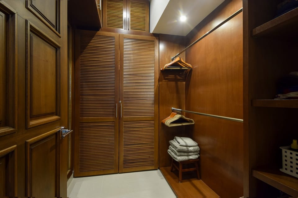 Walk-in closet