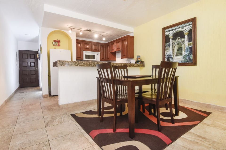 Dining space for 4