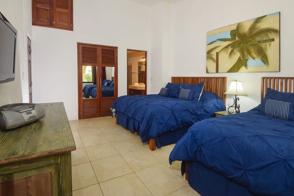 Bedroom with 2 Queen beds