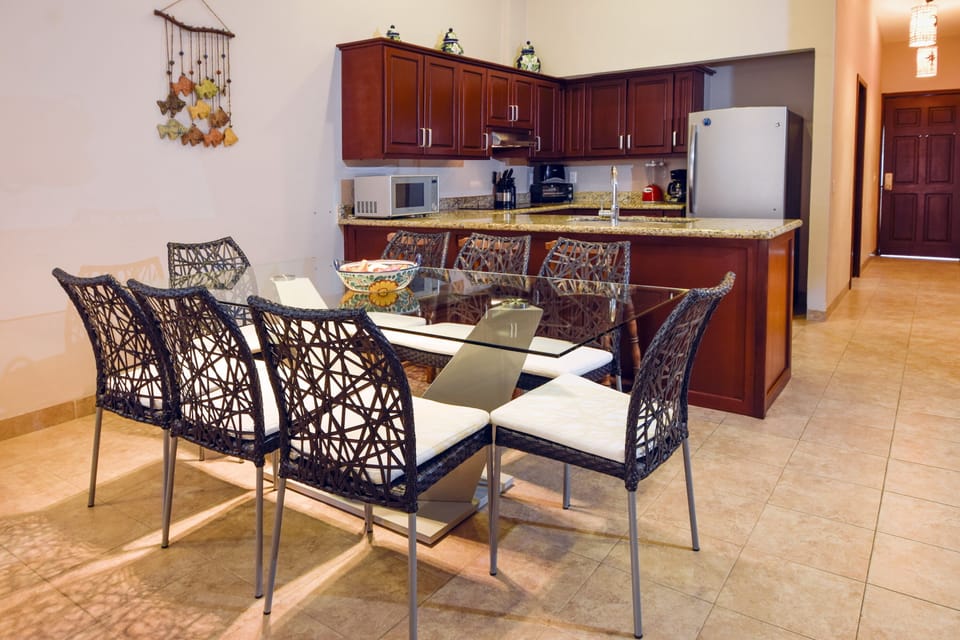 Dining space for 6