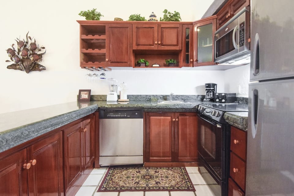 Fully-loaded kitchen with custom finishes