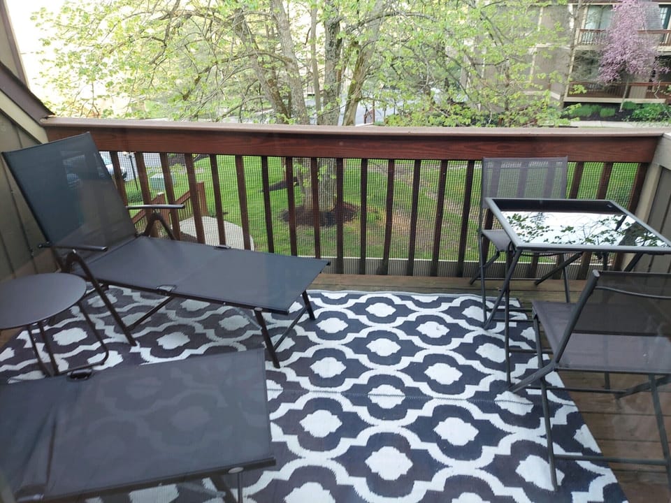 Private Deck/Patio (1st Floor)