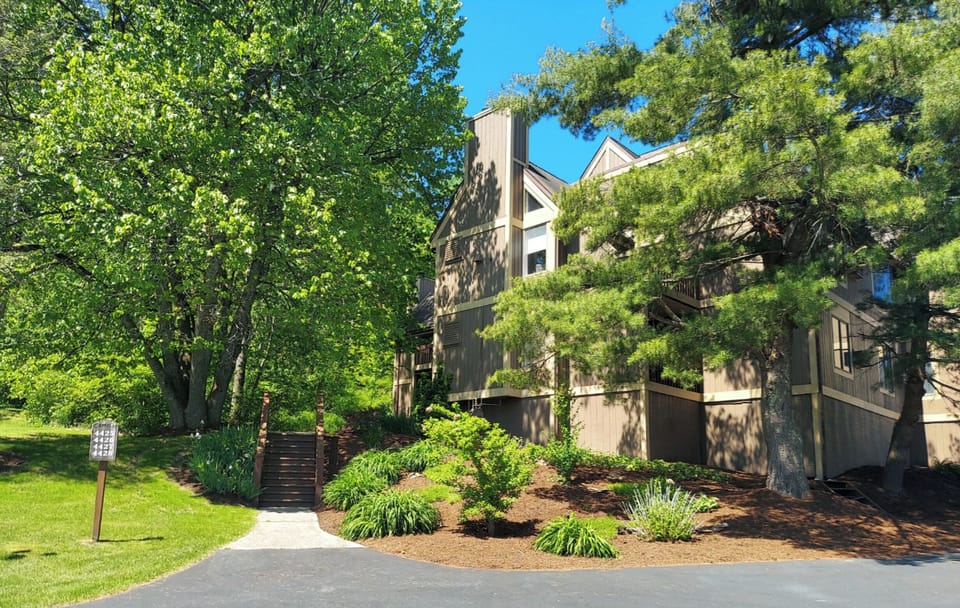 Front of condo complex. Plenty of parking 