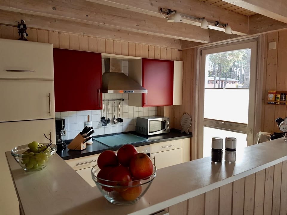 House, Private Bathroom, Sea View | Shared kitchen | Highchair