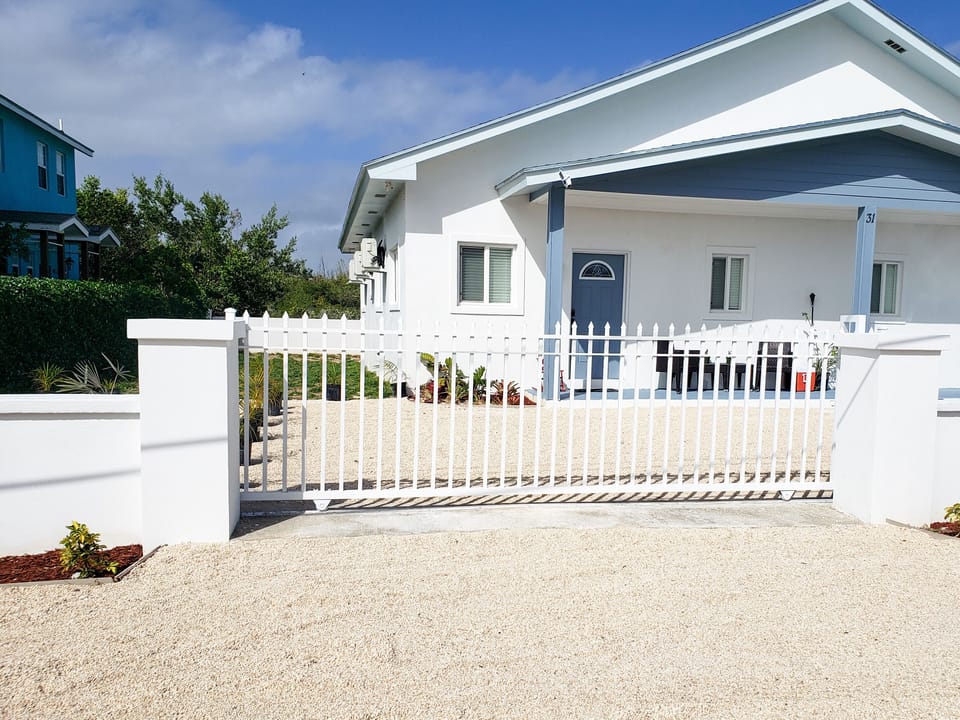 Private entrance to Sea La Vie