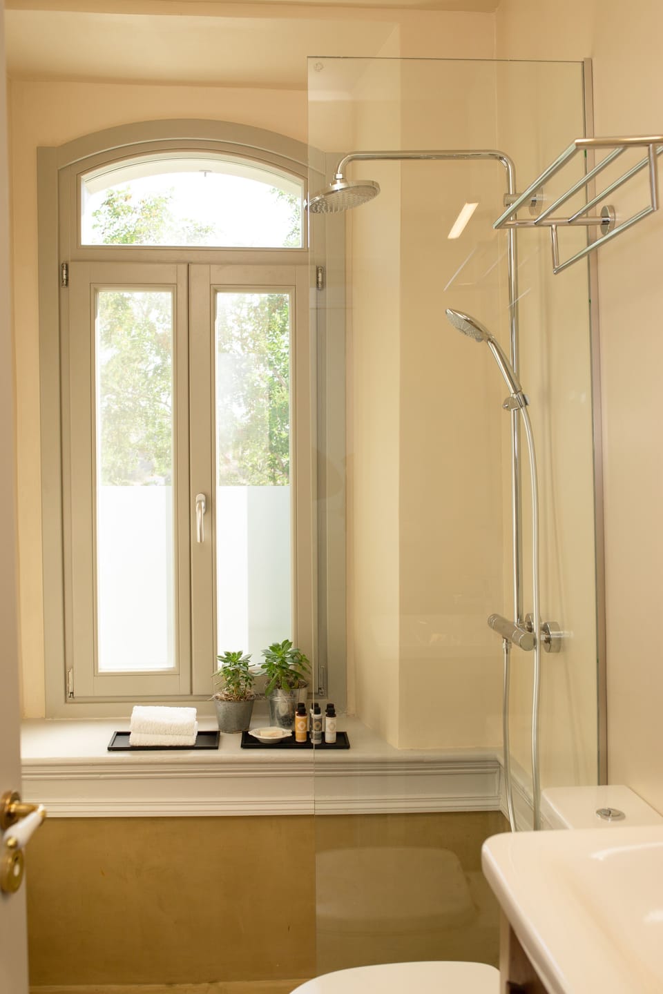 Shower, rainfall showerhead, designer toiletries, hair dryer