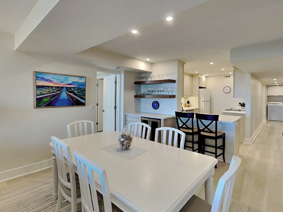 Condo (3 Bedrooms) | Property amenity