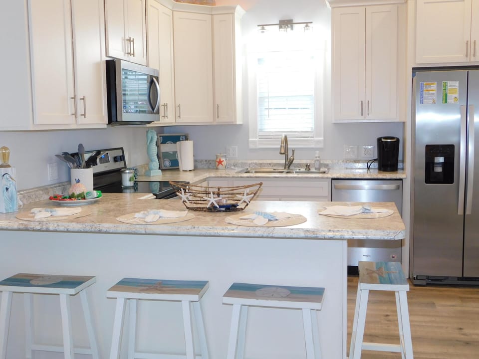Bar area in kitchen
