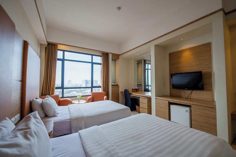 Executive Twin Room, 2 Twin Beds | Premium bedding, minibar, in-room safe, desk