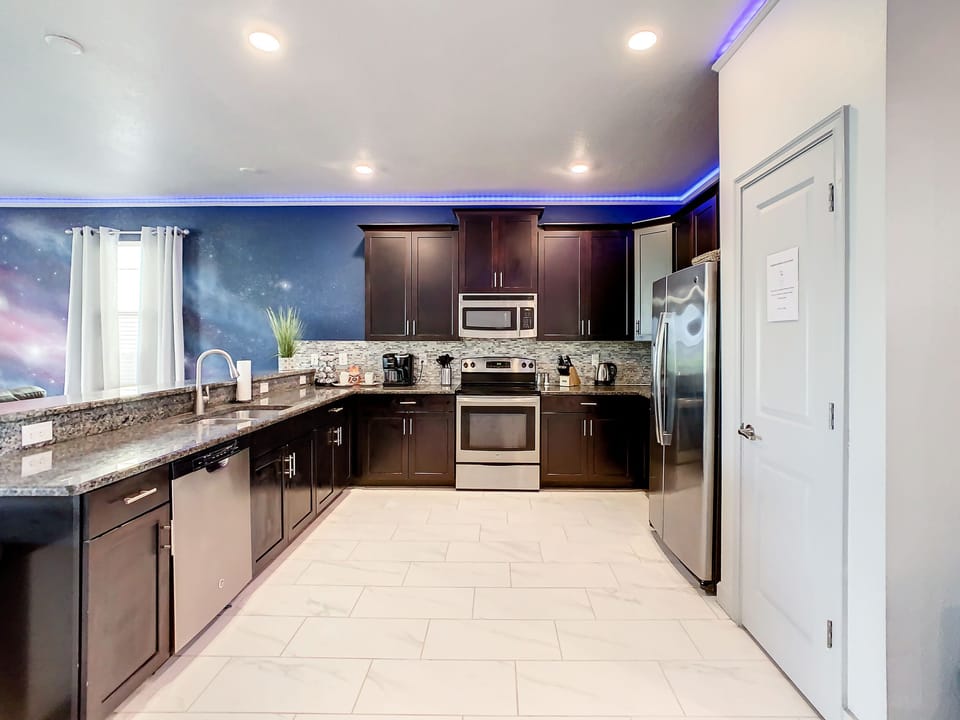 Full Sized Kitchen