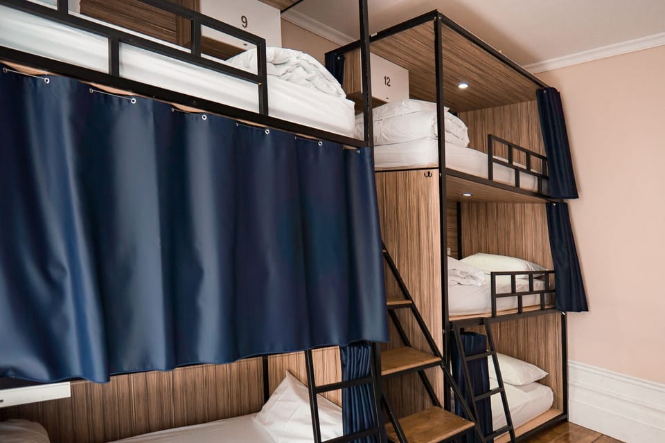 Soundproofing, free WiFi, bed sheets