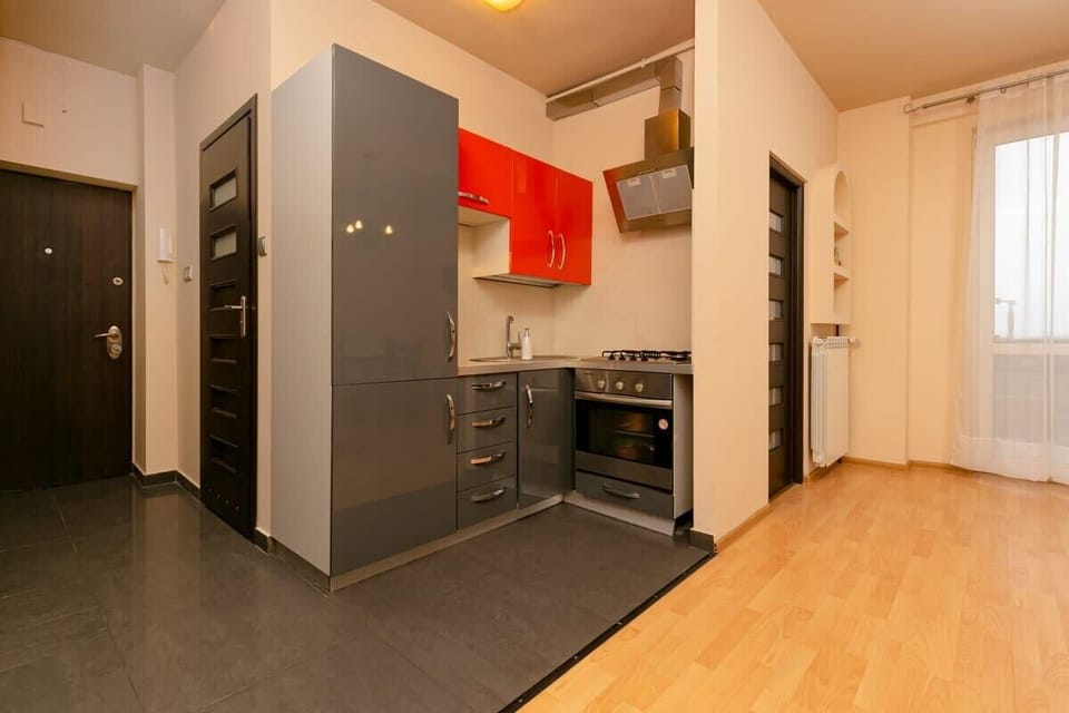 Fully equipped kitchenette. 