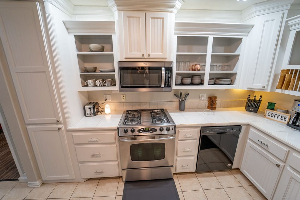 Kitchen with Microwave & Gas Stove