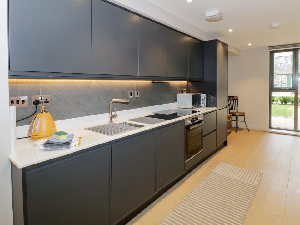 Cottage | Private kitchen | Fridge, microwave, dishwasher, electric kettle