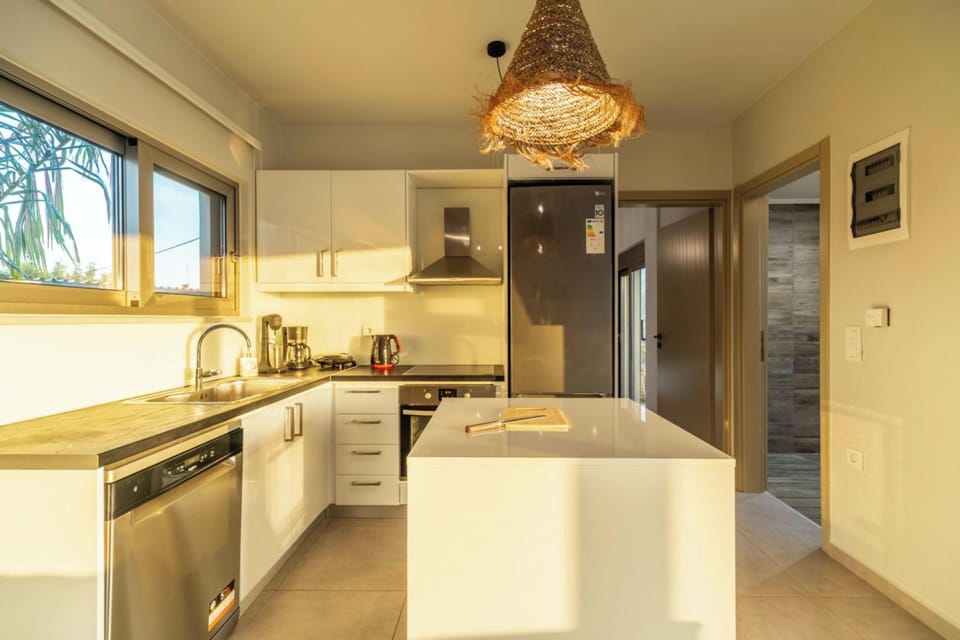 Villa | Private kitchen | Full-size fridge, oven, stovetop, dishwasher