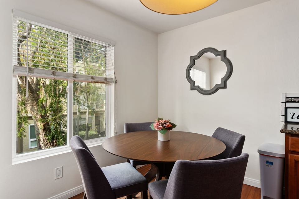 Del Mar monthly rental with updated furnishings