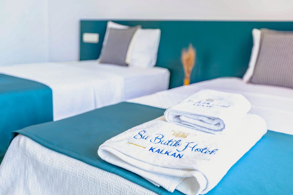 Deniz Manzarali Deluxe Oda | Premium bedding, Select Comfort beds, minibar, laptop workspace