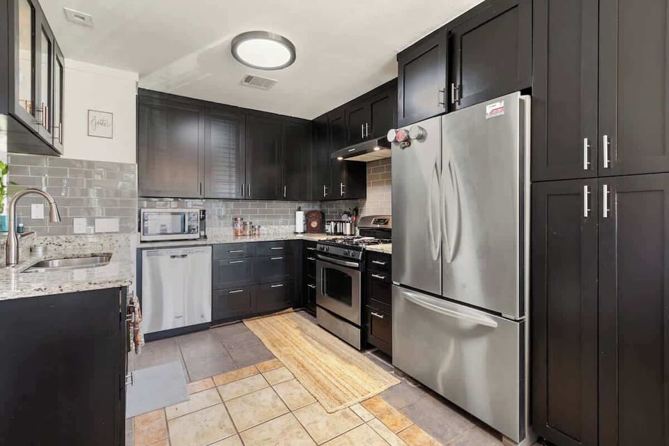 Full size Kitchen