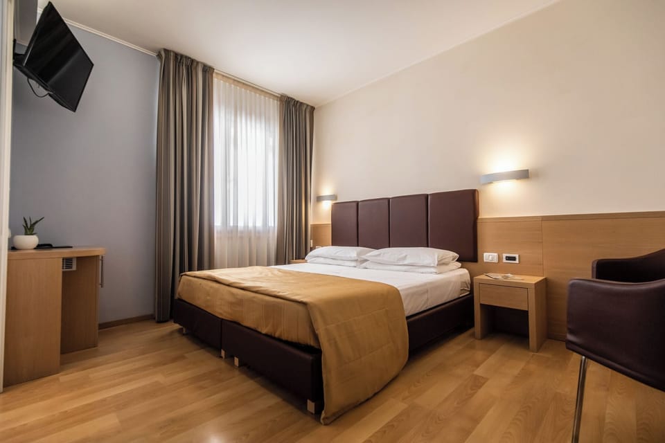 Classic Double or Twin Room | In-room safe, free WiFi