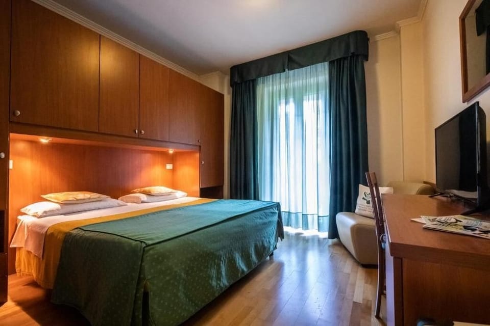 In-room safe, free WiFi