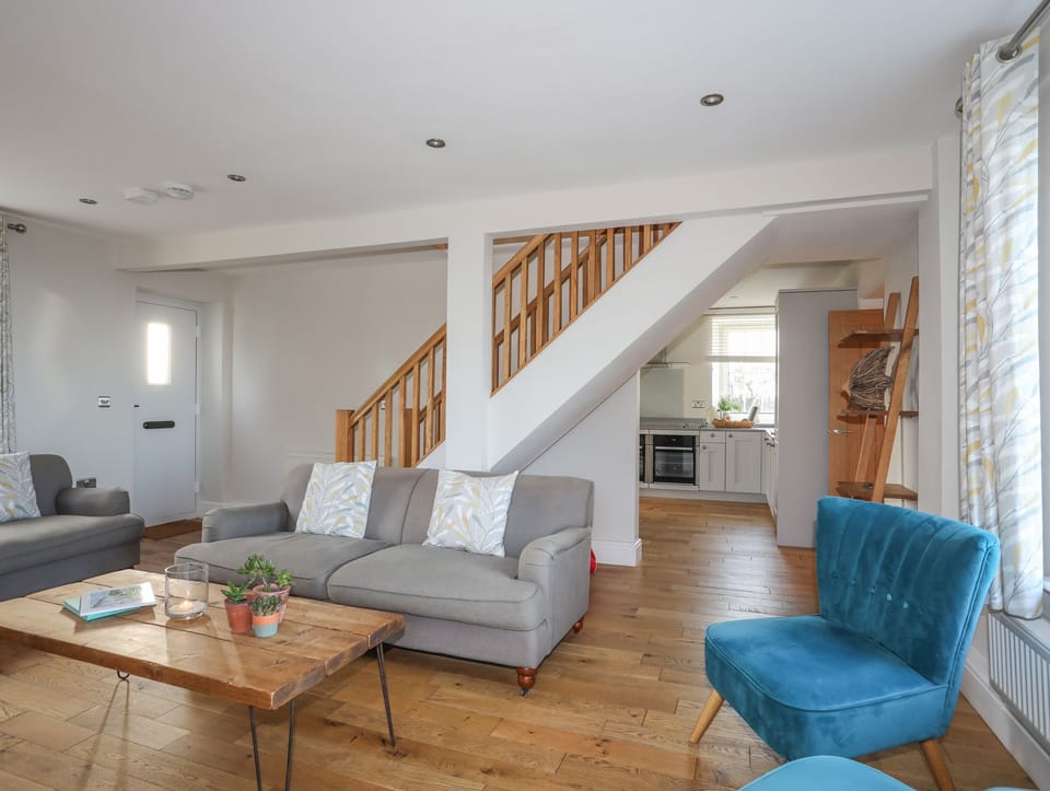 Cottage | Living room | TV, fireplace, video-game console