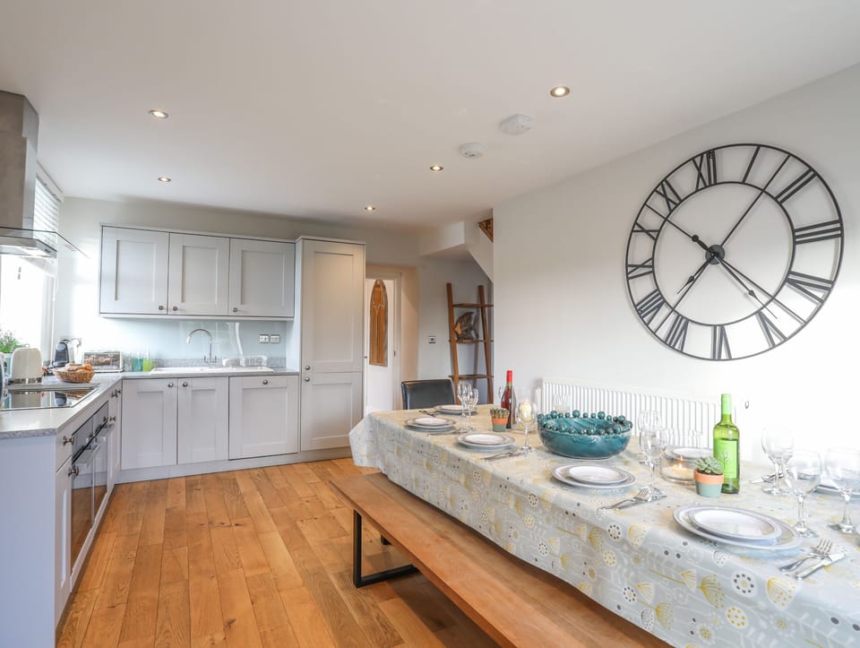 Cottage | Private kitchen | Fridge, microwave, dishwasher, electric kettle