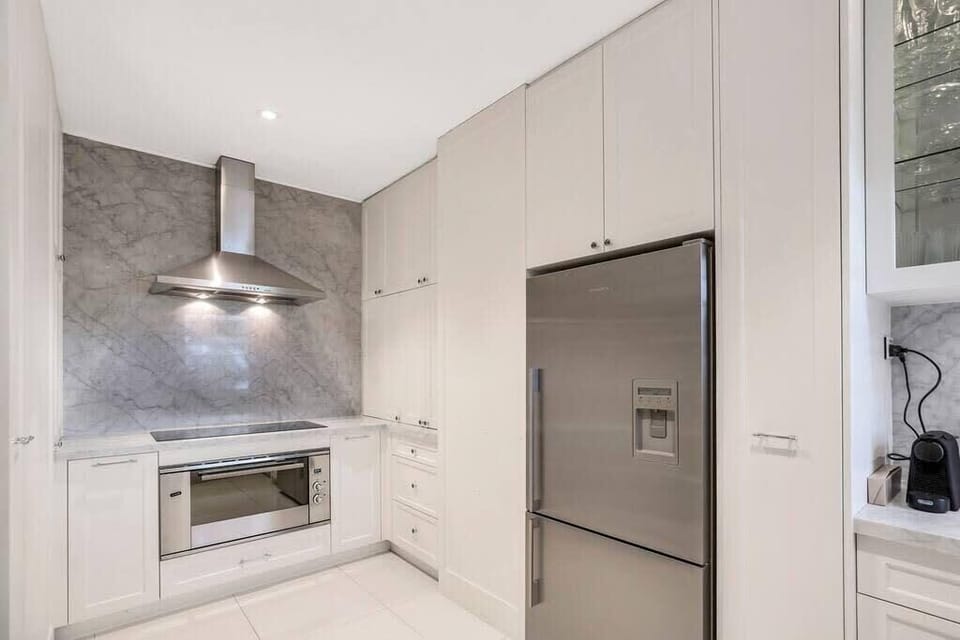 Great size kitchen with plenty of space to cook up a storm or enjoy the local restaurants takeaway options. Full size fridge, good size oven and plenty of storage.  