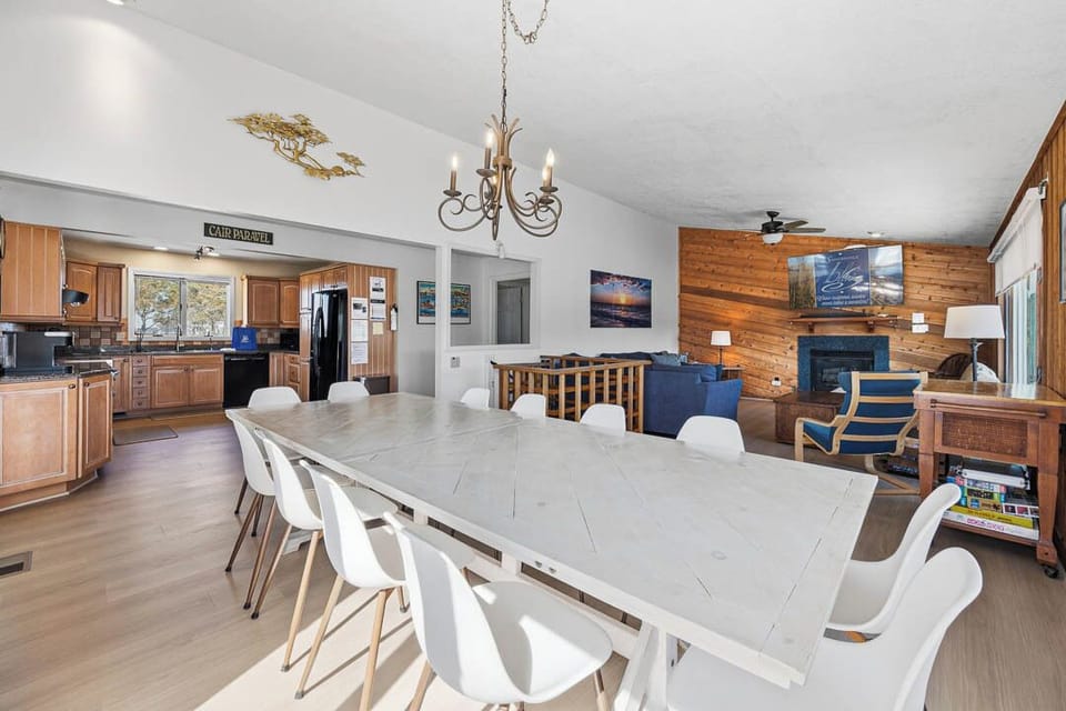 Top-Level Dining Room with Table (seats 12)