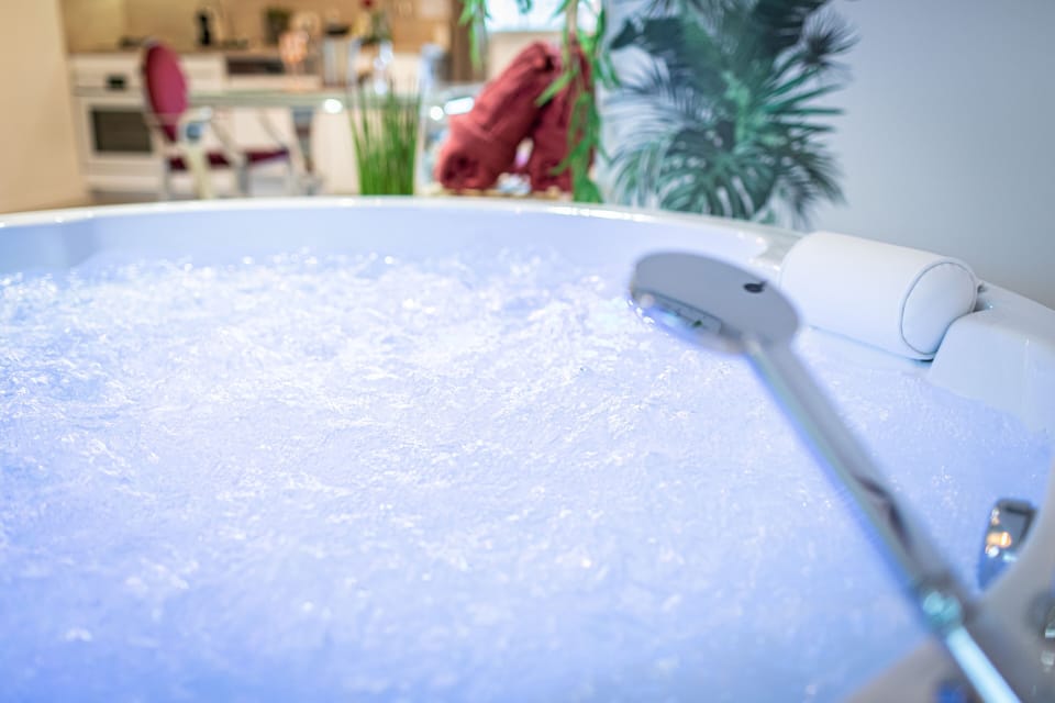 Indoor spa tub