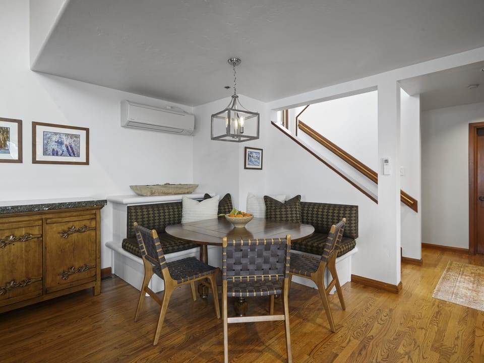 Dining Nook (Seats 7)