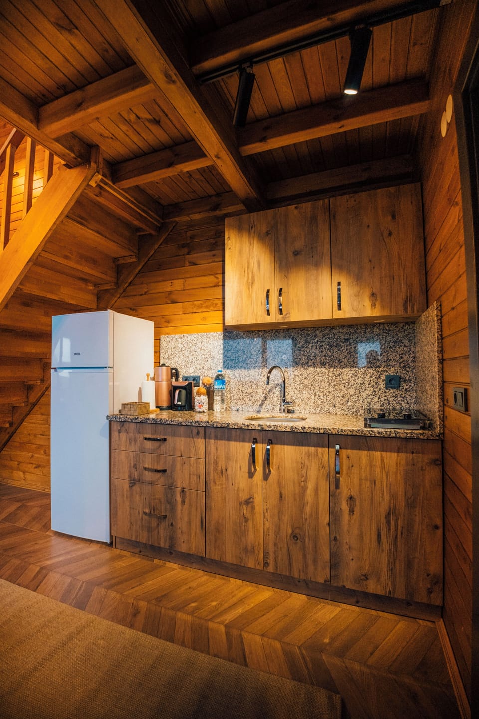 Family Suite | Private kitchen | Fridge, stovetop, coffee/tea maker, electric kettle