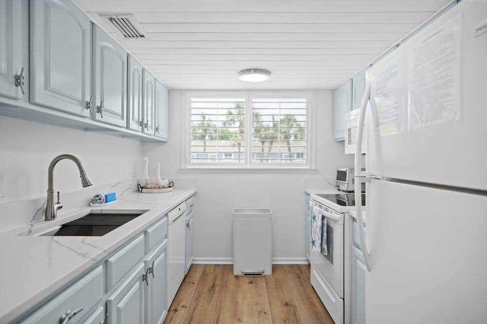 Fully equipped kitchen for easy meals at home