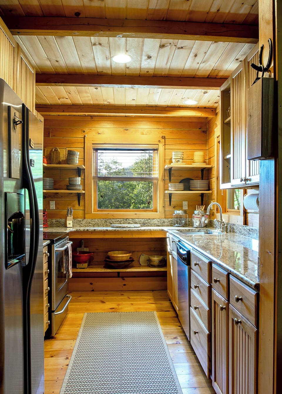 Fully stocked kitchen with sunrise and sunset views!