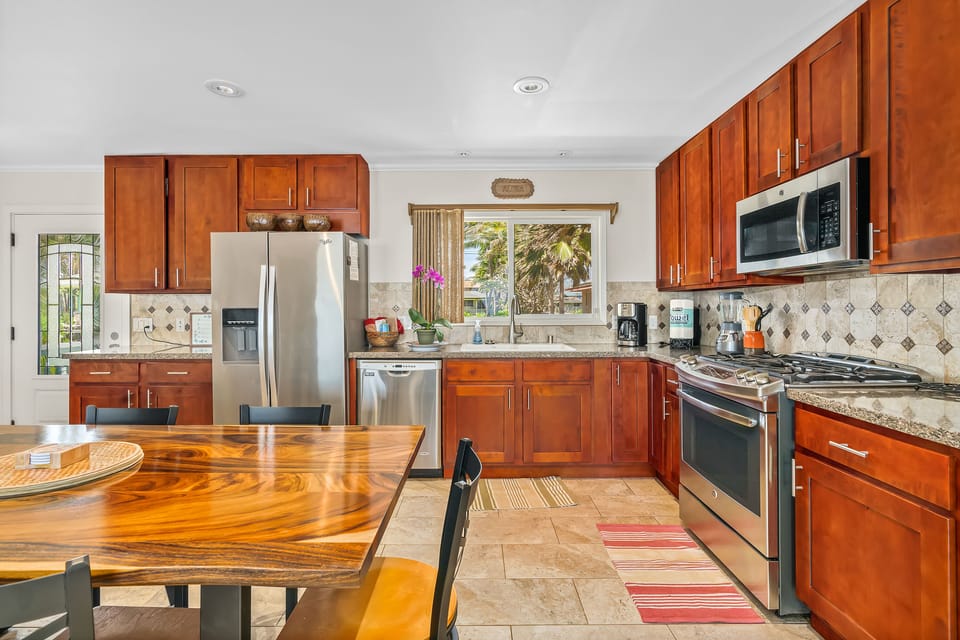 Modern kitchen that is stocked with kitchen essentials.