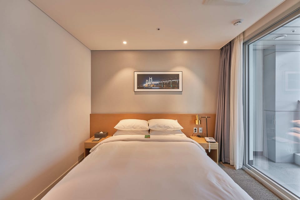 Deluxe Double Half Ocean | Free WiFi, bed sheets