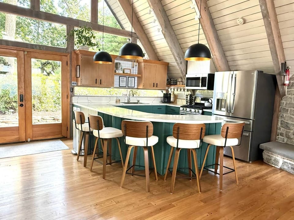 Kitchen Seating with 5 chairs