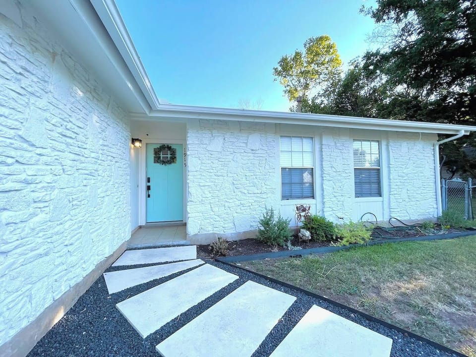 You will receive your smart lock code 24 hours prior as long as we have received the rental agreement back. 