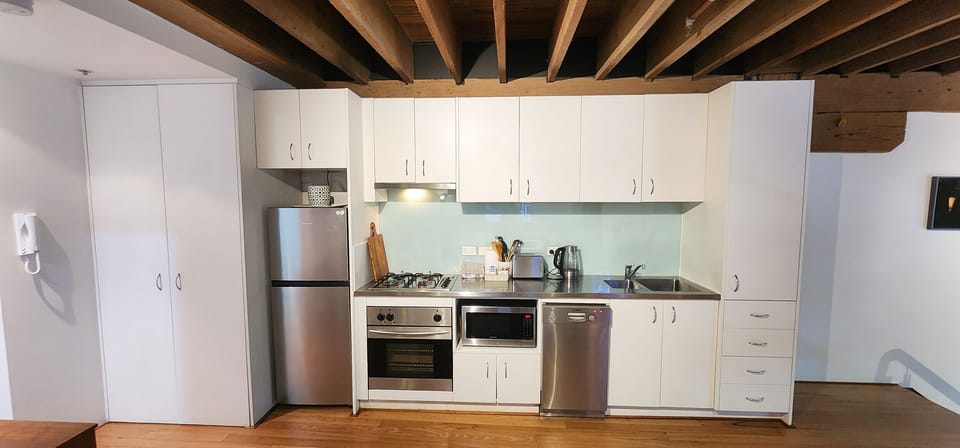 Well equipped kitchen with dishwasher, microwave, gas cooking