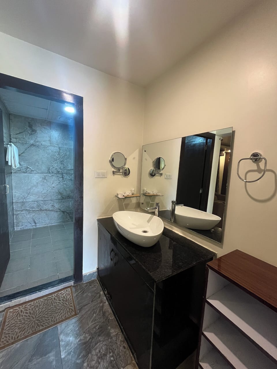 Presidential Suite | Bathroom | Rainfall showerhead, slippers, bidet, towels