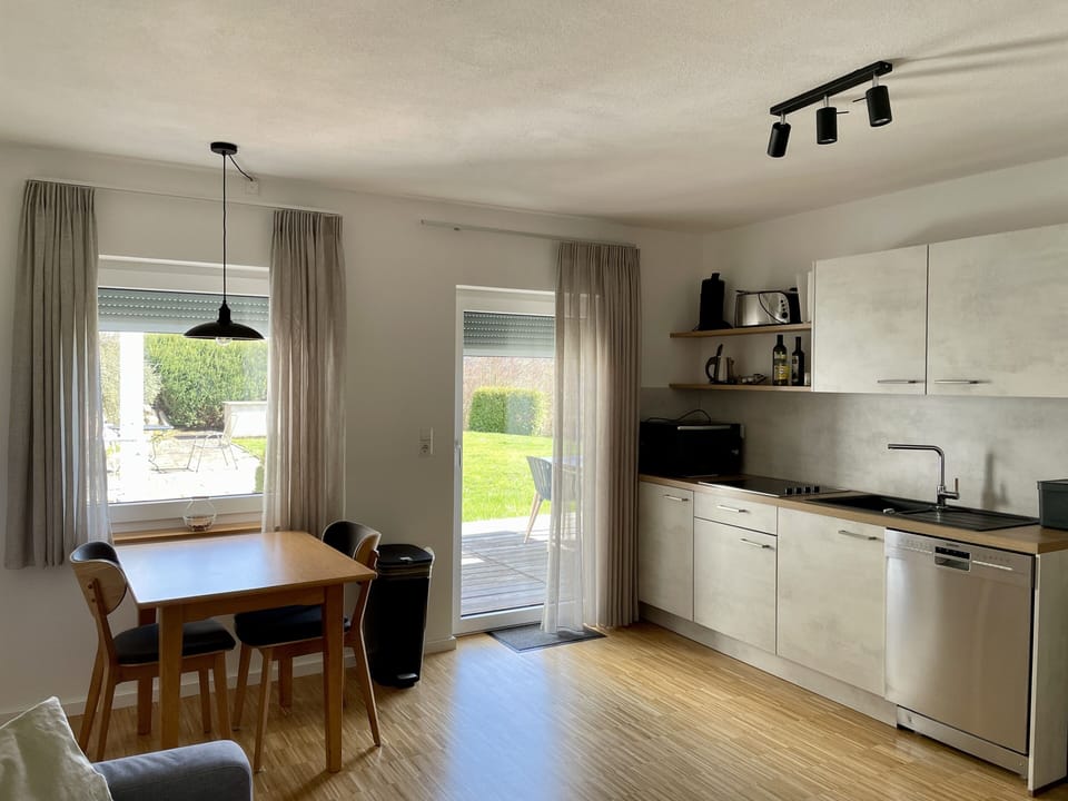 Deluxe Apartment | In-room dining